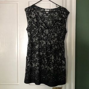 Black and white short sleeved  maternity blouse